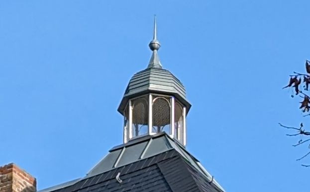 Beim Pixel 7 Pro wirken die feinen Strukturen im Turm weniger gut. (Bild: Tobias K&ouml;ltzsch/Golem.de)